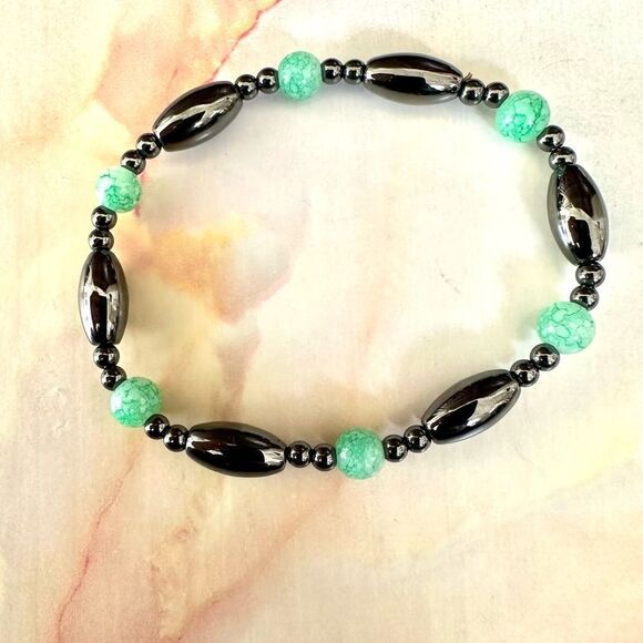 Hematite magnetic green beaded stretchy bracelet - Picture 1 of 7